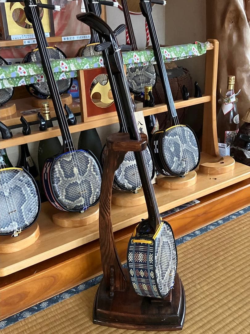 沖縄三線貴重本島産黒木鶉目与那城型本皮一枚張りスンチ塗り期間限定出品