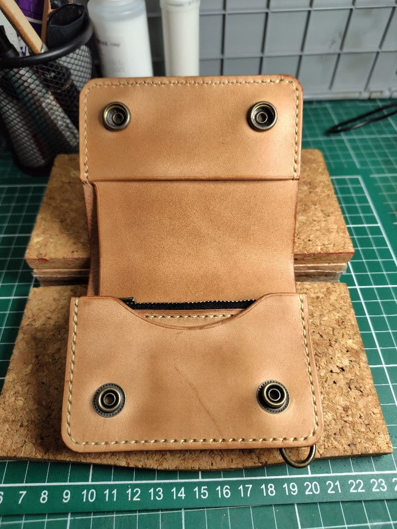 ハンドメイド　牛ヌメ革（栃木レザー）　ショートトラッカーウォレット