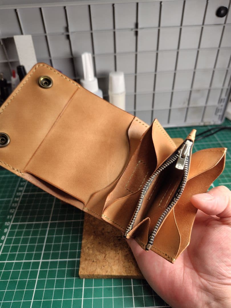 ハンドメイド　牛ヌメ革（栃木レザー）　ショートトラッカーウォレット