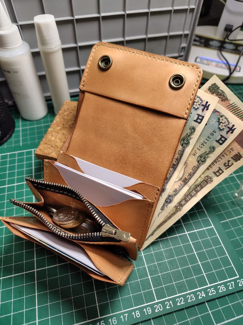 ハンドメイド　牛ヌメ革（栃木レザー）　ショートトラッカーウォレット