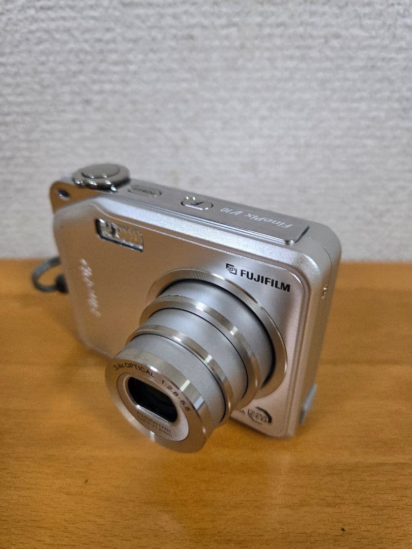 Fujifilm FinePix V10 コンパクトデジタルカメラ　動作確認済