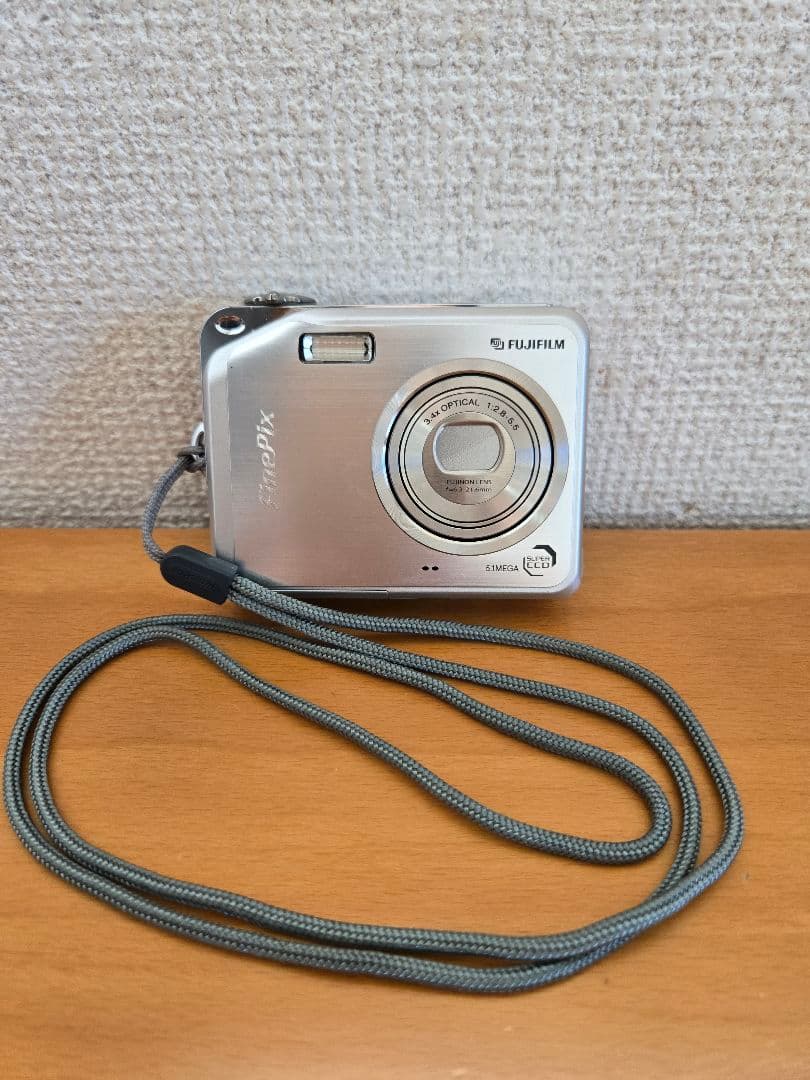 Fujifilm FinePix V10 コンパクトデジタルカメラ　動作確認済