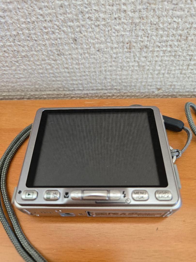 Fujifilm FinePix V10 コンパクトデジタルカメラ　動作確認済