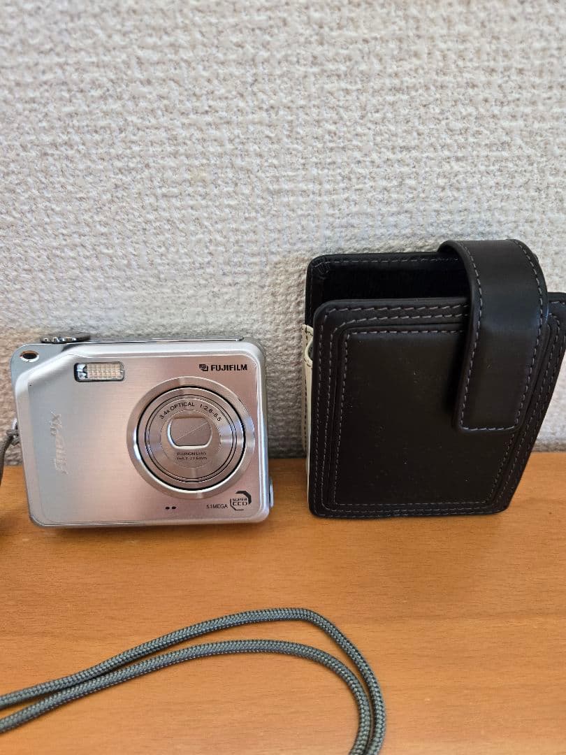Fujifilm FinePix V10 コンパクトデジタルカメラ　動作確認済