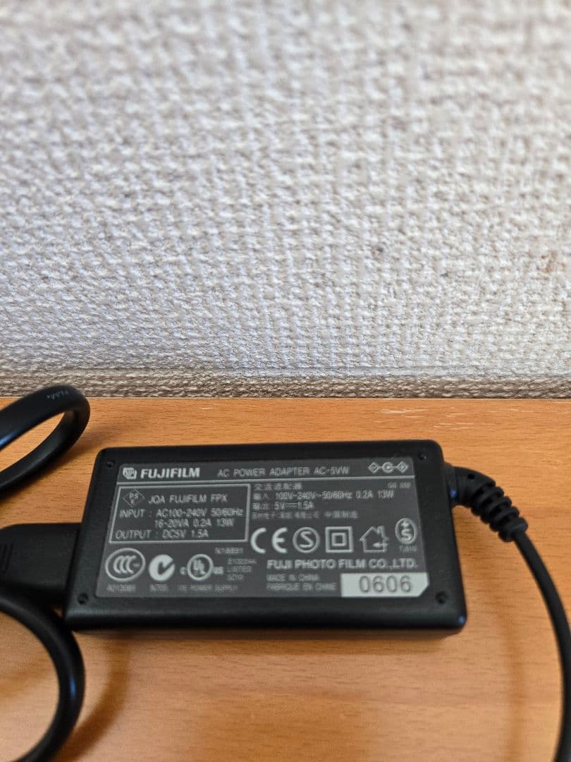 Fujifilm FinePix V10 コンパクトデジタルカメラ　動作確認済