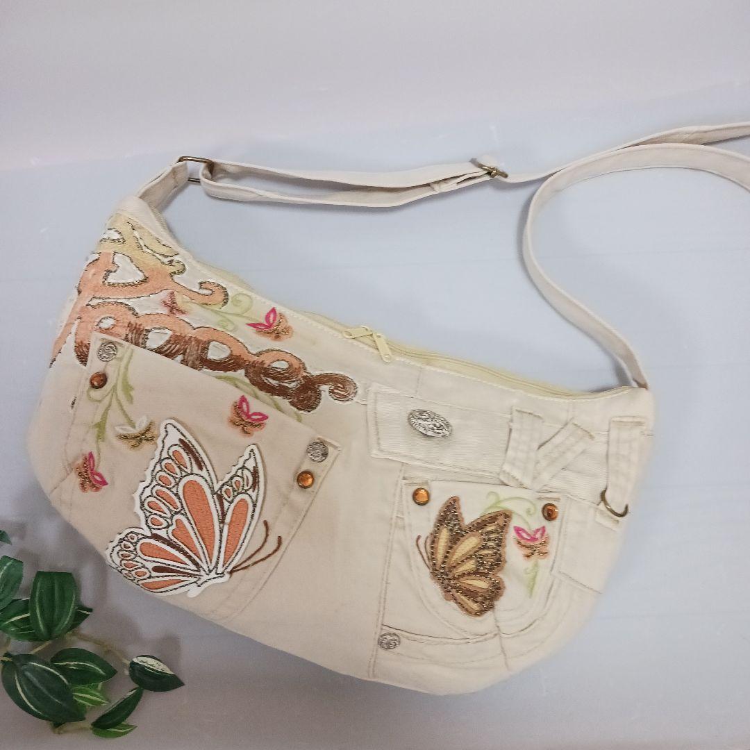 BeBe 　リメイクデニム半月型ショルダーバッグ