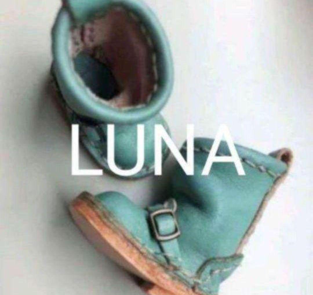 縫い穴も同時に開けることが出来るミニチュア　ブーツの抜きレザークラフト