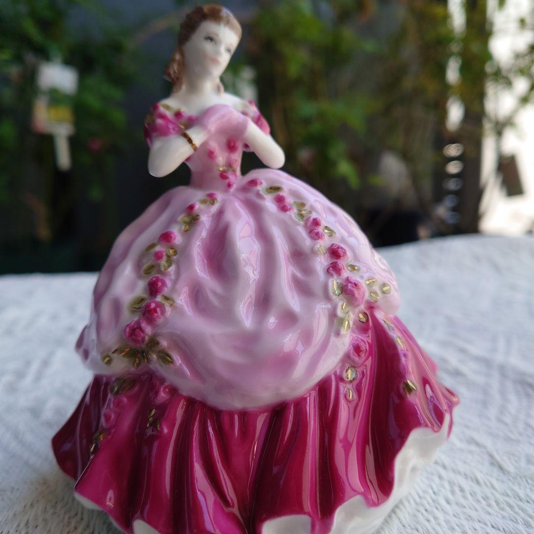 ロイヤルウースター　ミニフィギュリン　Lady Louisa