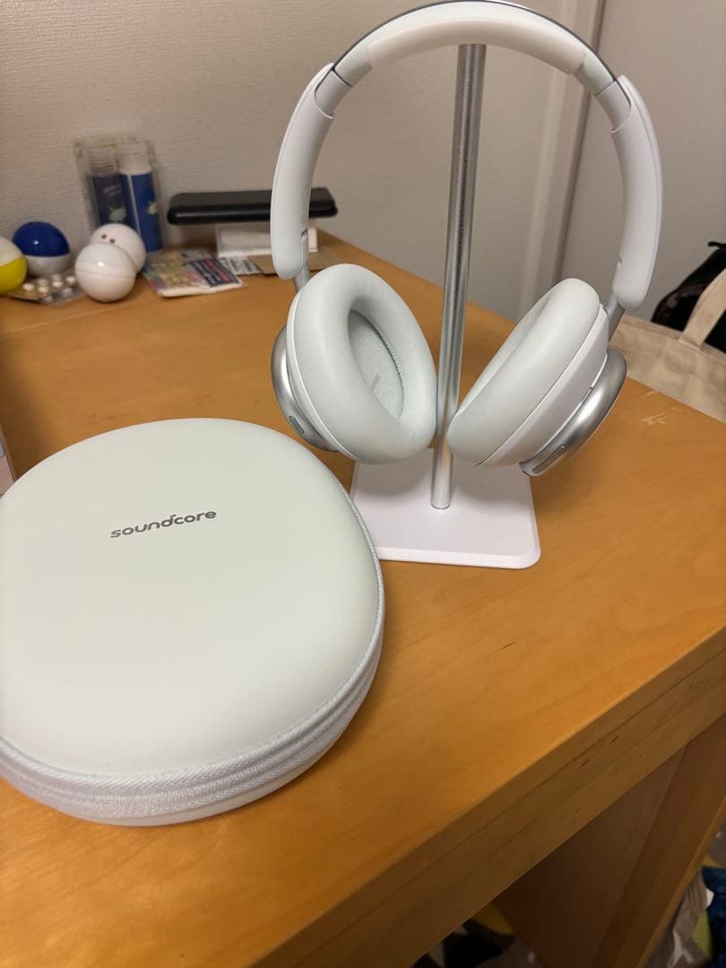 Anker Soundcore ワイヤレスヘッドホン 白　スタンド、ケース付き