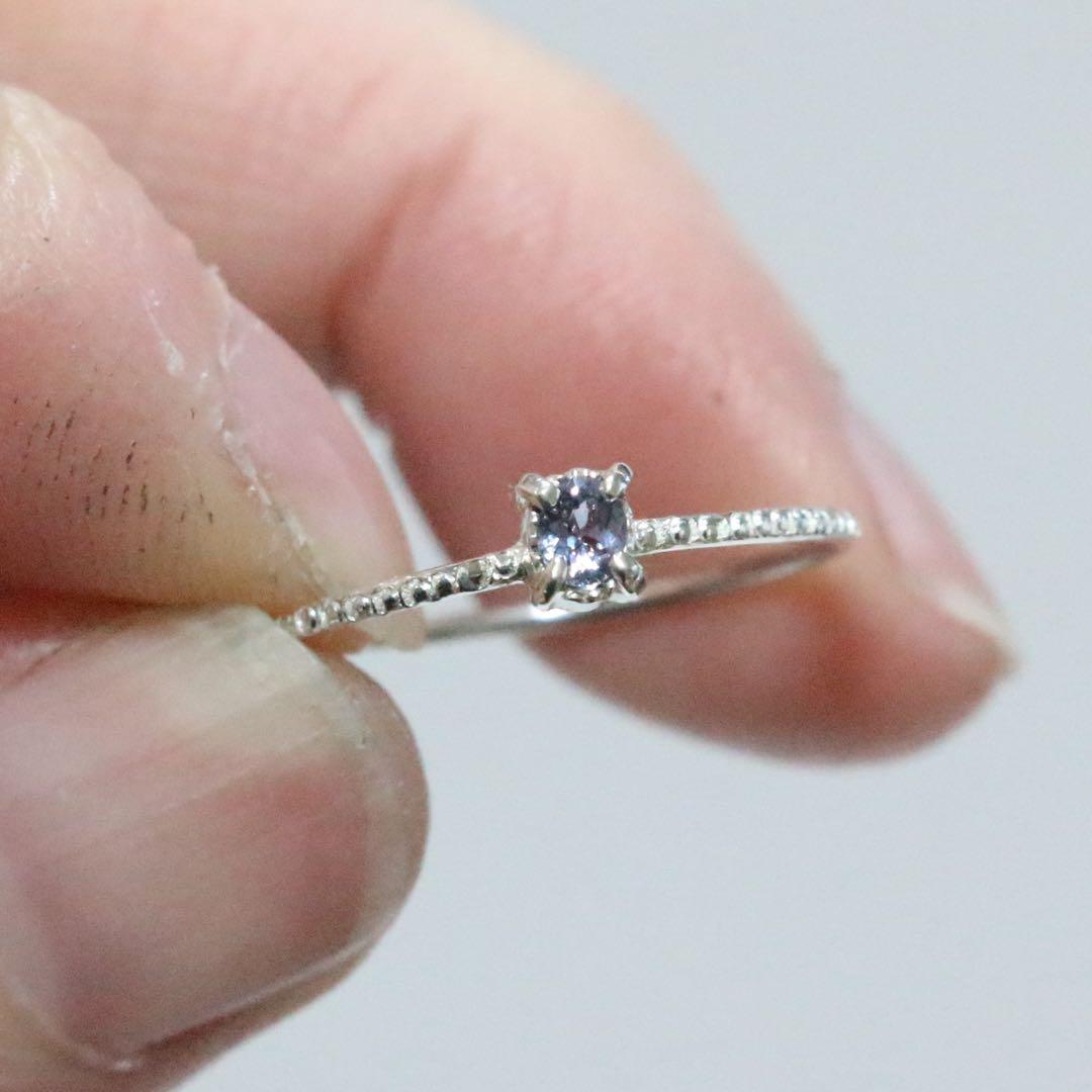 青紫色キラ✴︎カラーチェンジガーネット細身両サイドミル打ちシルバーリング11号