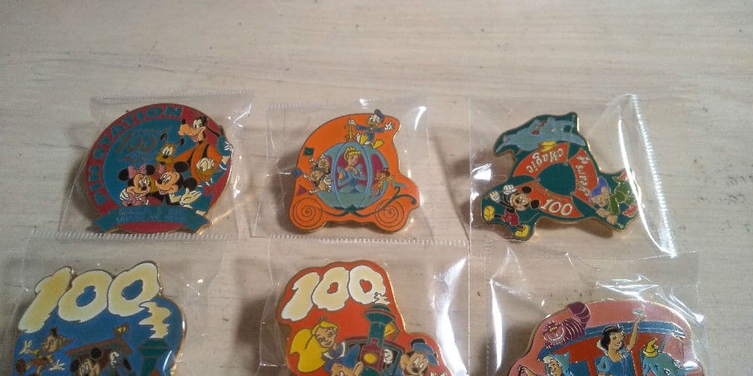 ウォルトディズニー生誕100周年 ピンバッジ 12種 セット売り