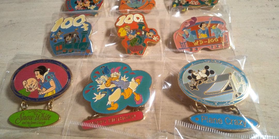 ウォルトディズニー生誕100周年 ピンバッジ 12種 セット売り