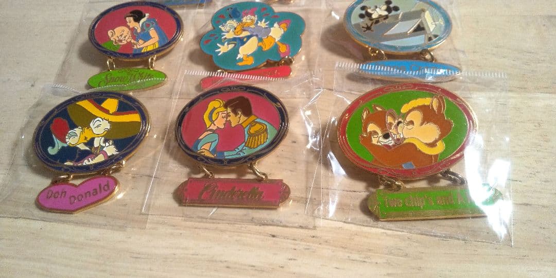 ウォルトディズニー生誕100周年 ピンバッジ 12種 セット売り