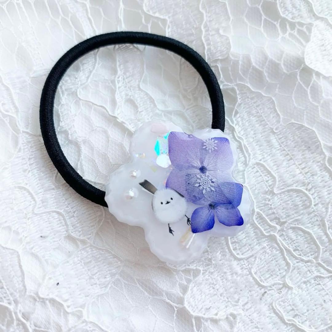 【3404】シマエナガ 花型ヘアゴム 紫の紫陽花入り 雪の結晶 ヘアアクセ