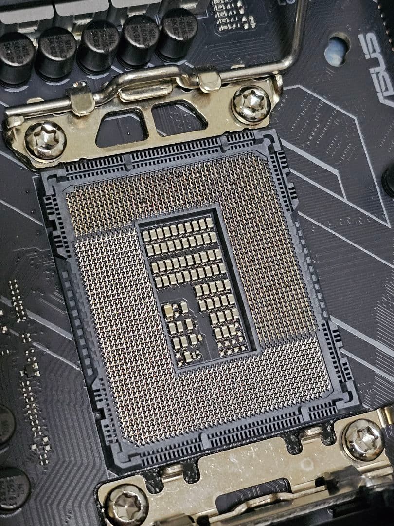 美品？ ASUS TUF Gaming Z690 PLUS D4 マザーボード