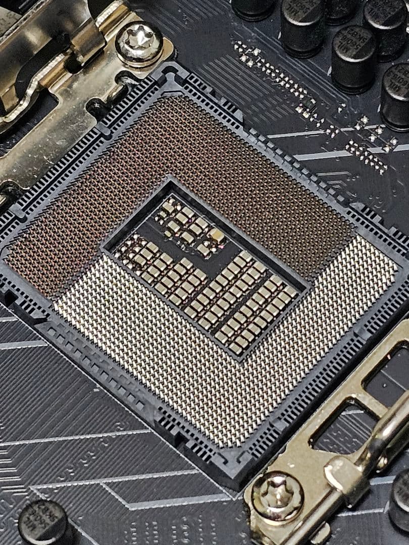 美品？ ASUS TUF Gaming Z690 PLUS D4 マザーボード