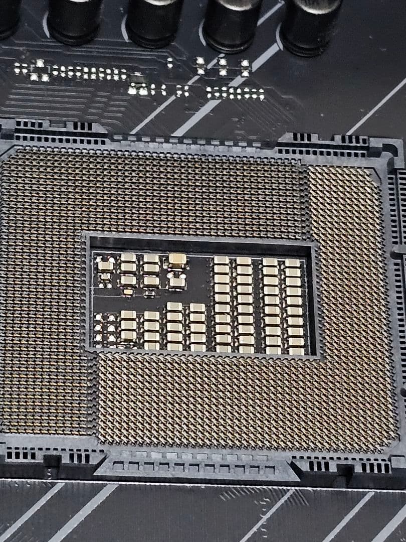 美品？ ASUS TUF Gaming Z690 PLUS D4 マザーボード
