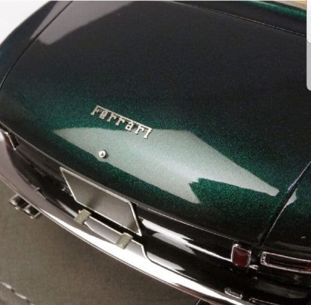 BBR 1/18スケール フェラーリ 330GT 2+2 Enzo