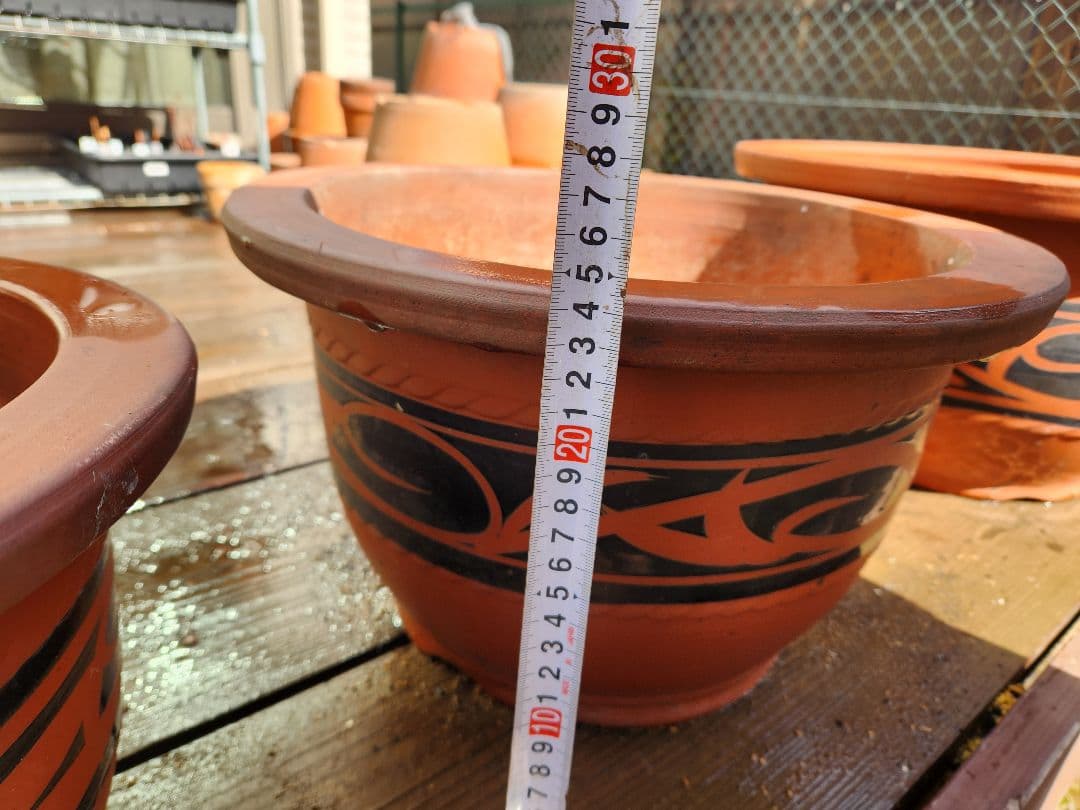 陶器製植木鉢 オレンジと黒の装飾 中