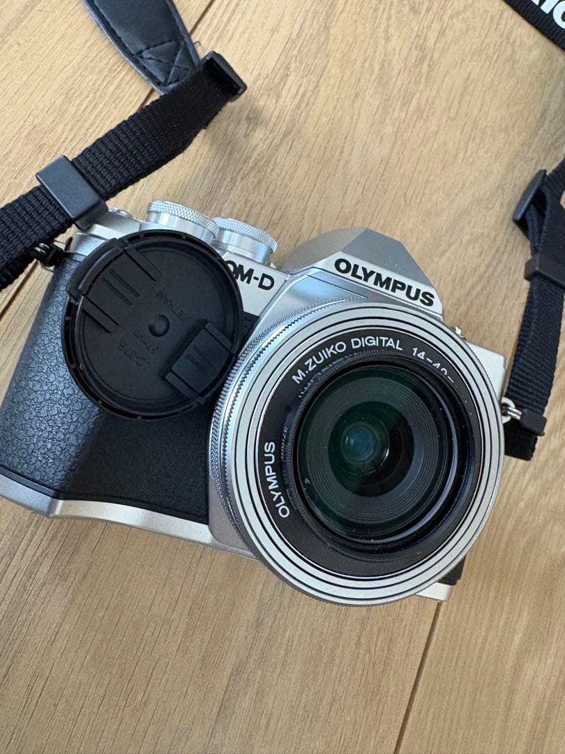 オリンパス　OLYMPUS OM-D E-M10 MarkⅢ ケース付き