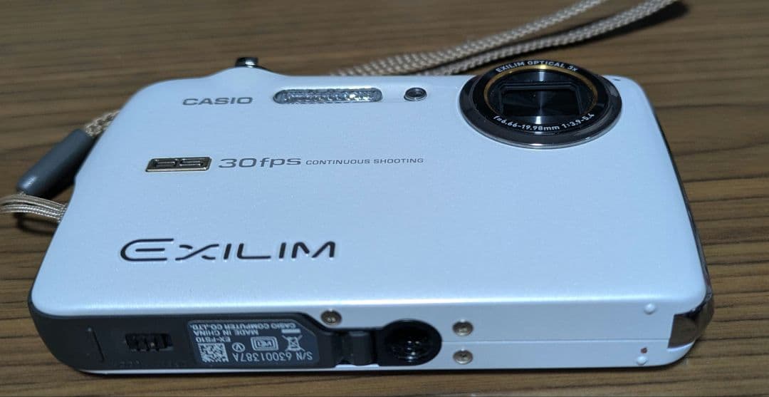 CASIO EXILIM EX-FS10 美品　取説、充電器他、付属品付