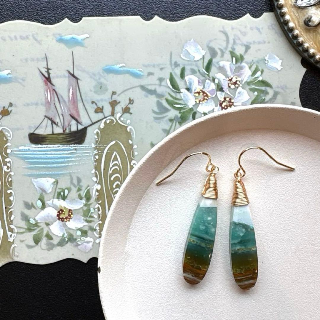 《ツキシロ様》オパライズドウッド＊③スパークルピアス