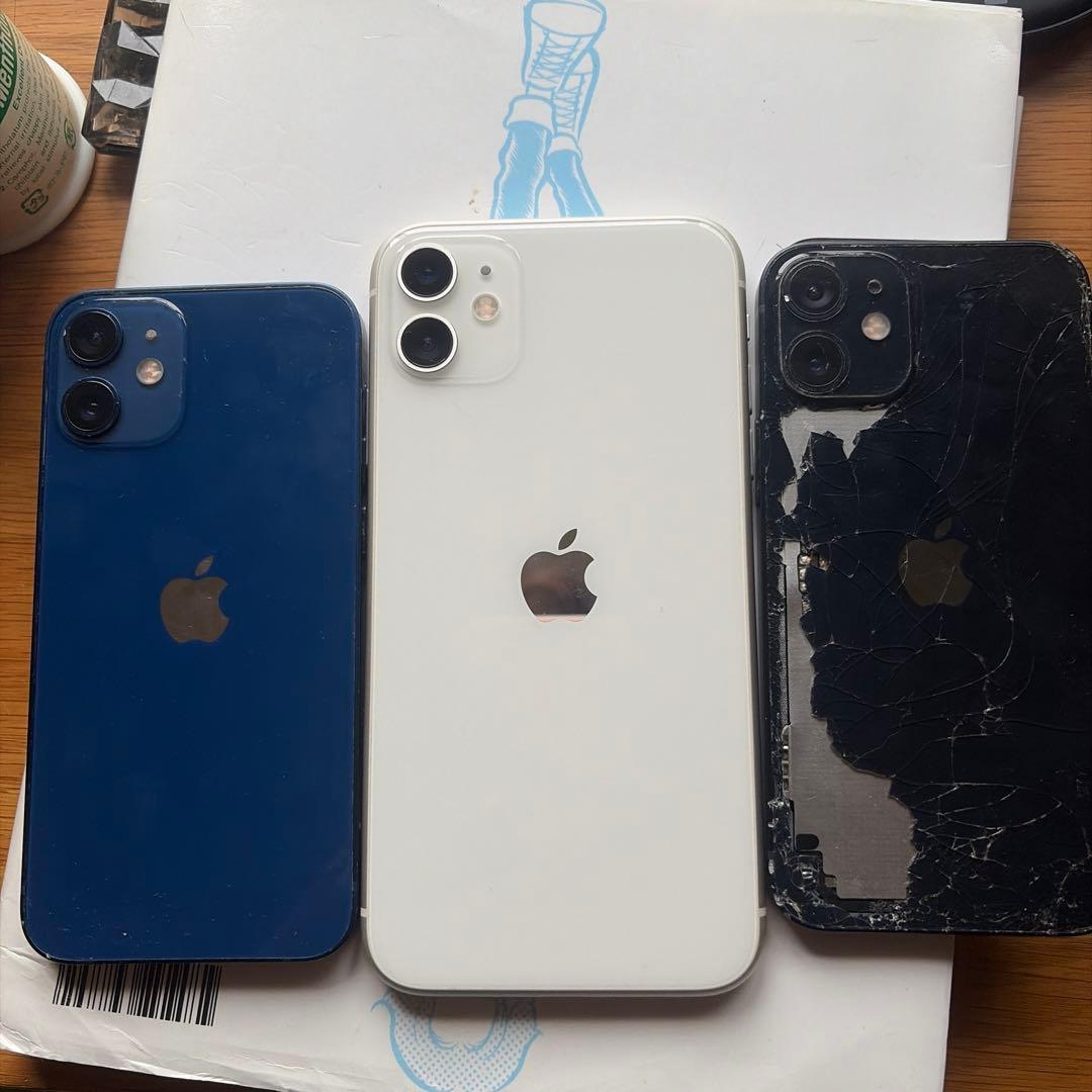 ジャンク携帯まとめ売り ジャンク品です。11と12mini2つです。