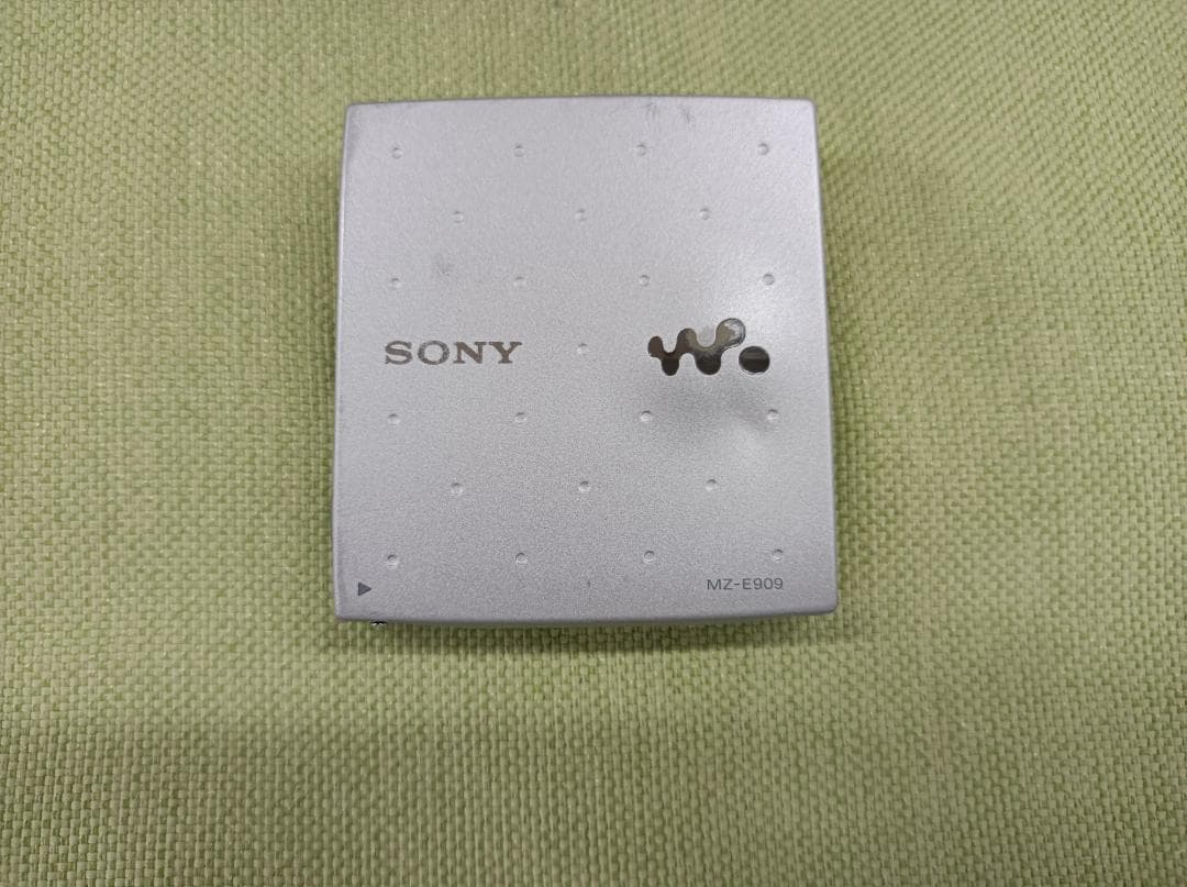 都《RGTLD》ソニー　WALKMAN　ポータブルMDプレーヤー　MZ-E909