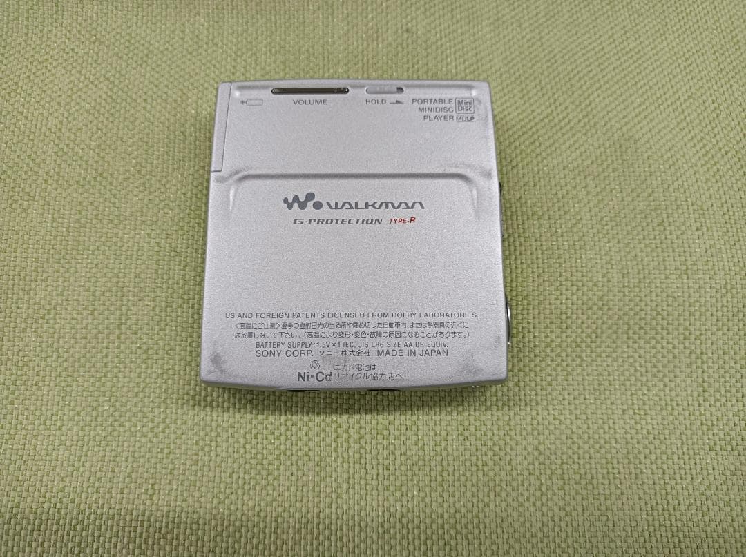 都《RGTLD》ソニー　WALKMAN　ポータブルMDプレーヤー　MZ-E909