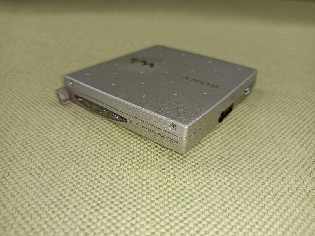 都《RGTLD》ソニー　WALKMAN　ポータブルMDプレーヤー　MZ-E909