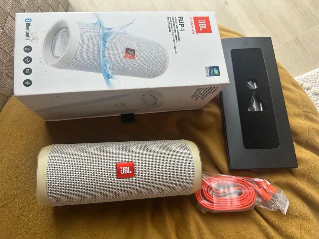 【箱付き】JBL FLIP4 ワイヤレススピーカー　ホワイト