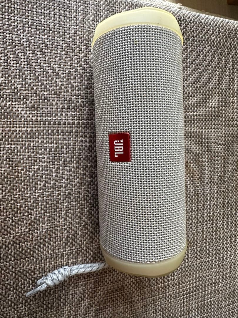 【箱付き】JBL FLIP4 ワイヤレススピーカー　ホワイト