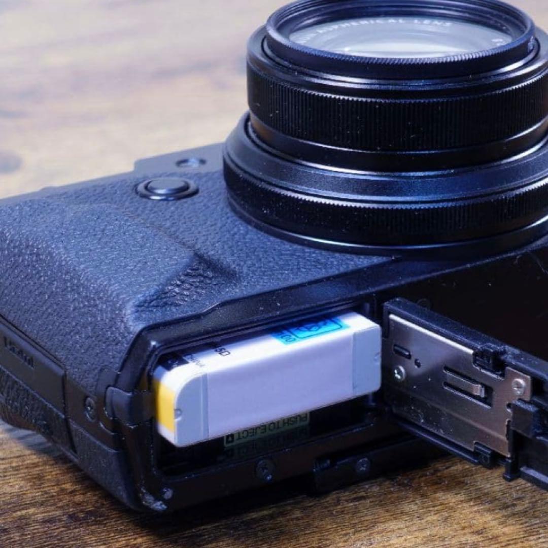 【値下中】FUJIFILM X30 コンパクトデジタルカメラ　美品