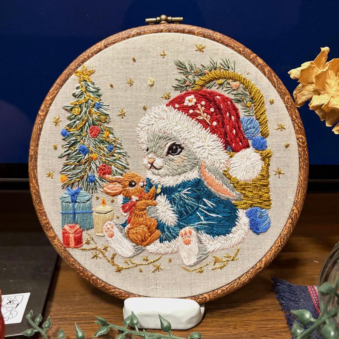 ポ*ン様 刺繍フレーム❁⃘17cm　うさぎ　置き型　壁掛け　クリスマス　飾り枠