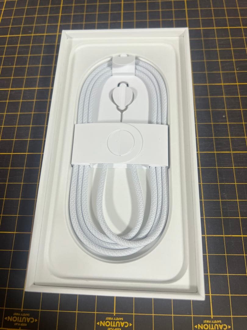 最大容量100・SIMフリー iPhone16e 128GB ホワイト
