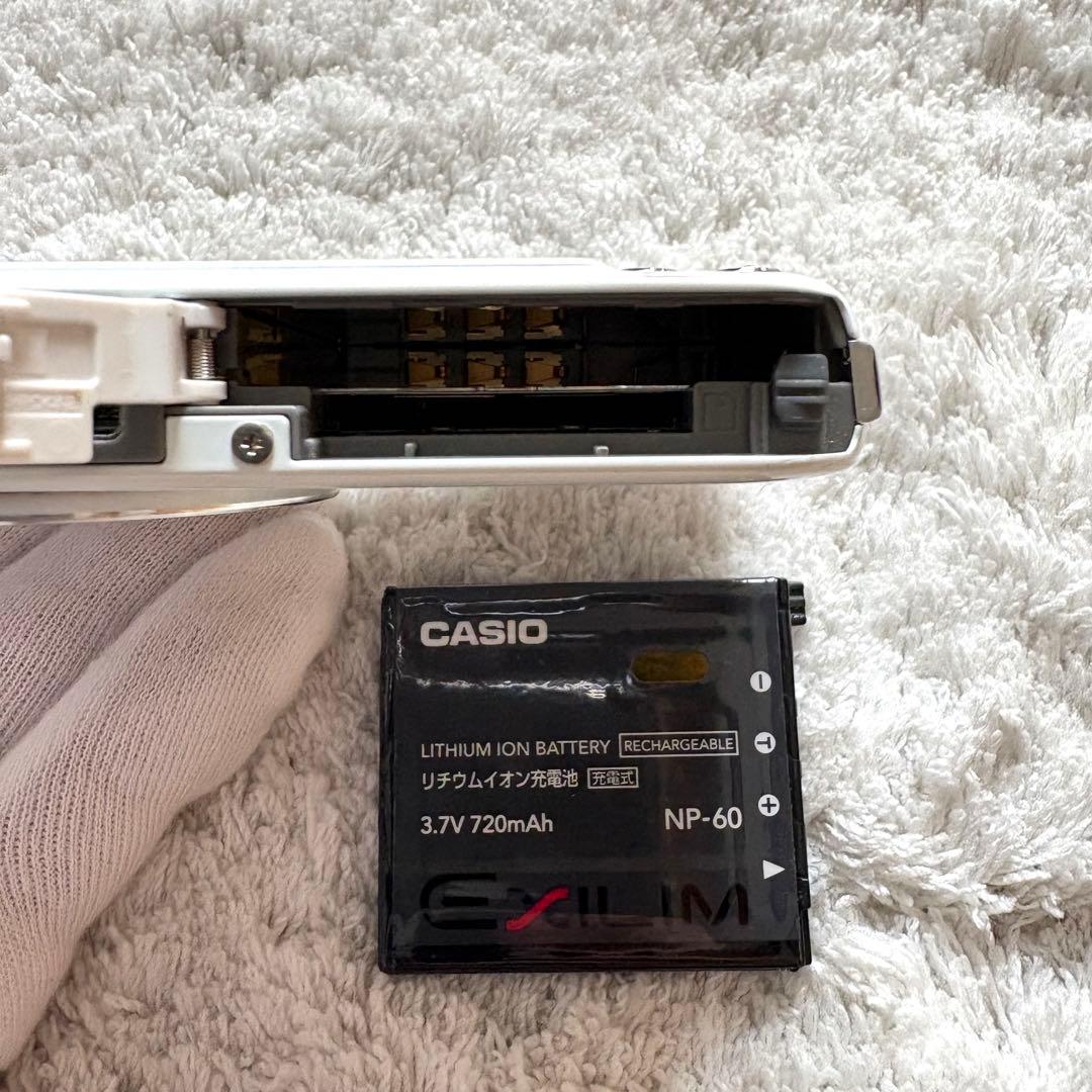 【動作品】CASIO カシオ EXILIM EX-S10 レトロカメラ ホワイト