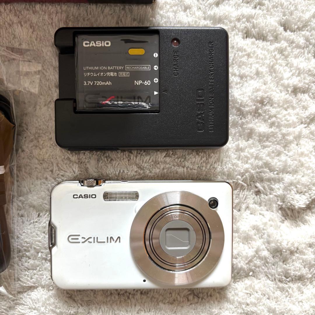 【動作品】CASIO カシオ EXILIM EX-S10 レトロカメラ ホワイト