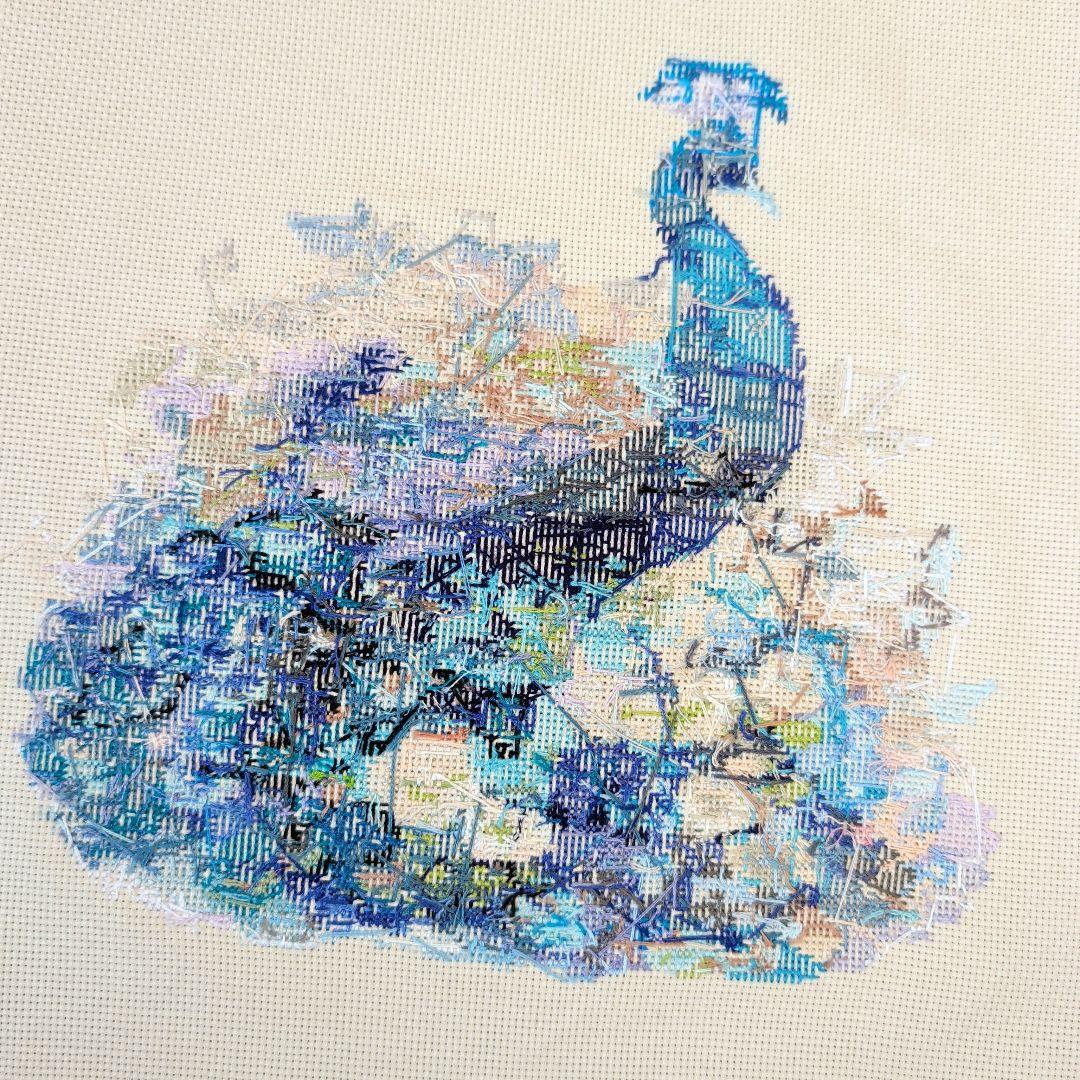 ハンドメイド　クロスステッチ完成品　クジャク　刺繍