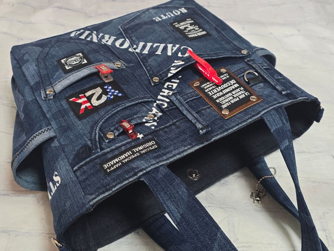 デニムリメイクトートバッグ ブルー系カモフラ 本革使用 底板 ストラップ付き