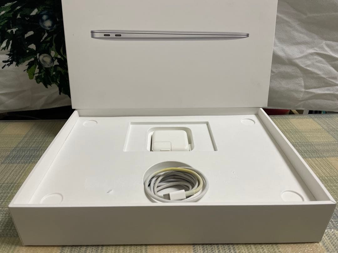 美品 MacBook Air 13インチ 2K バッテリー97%