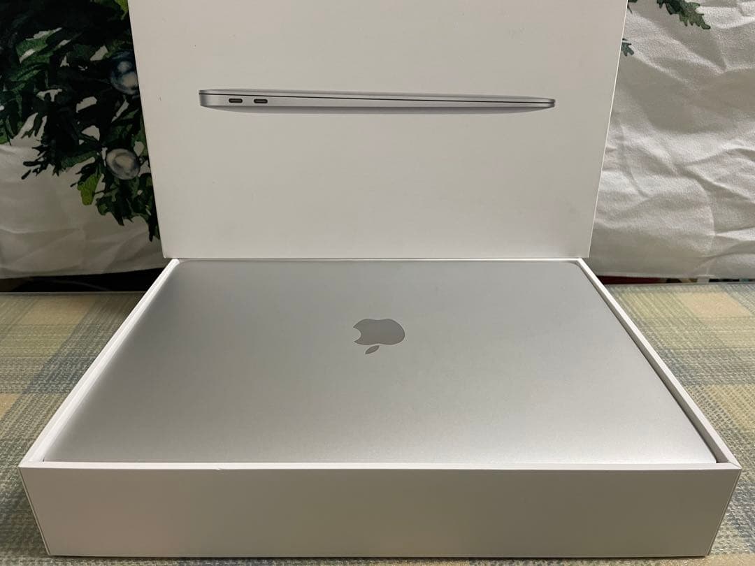 美品 MacBook Air 13インチ 2K バッテリー97%
