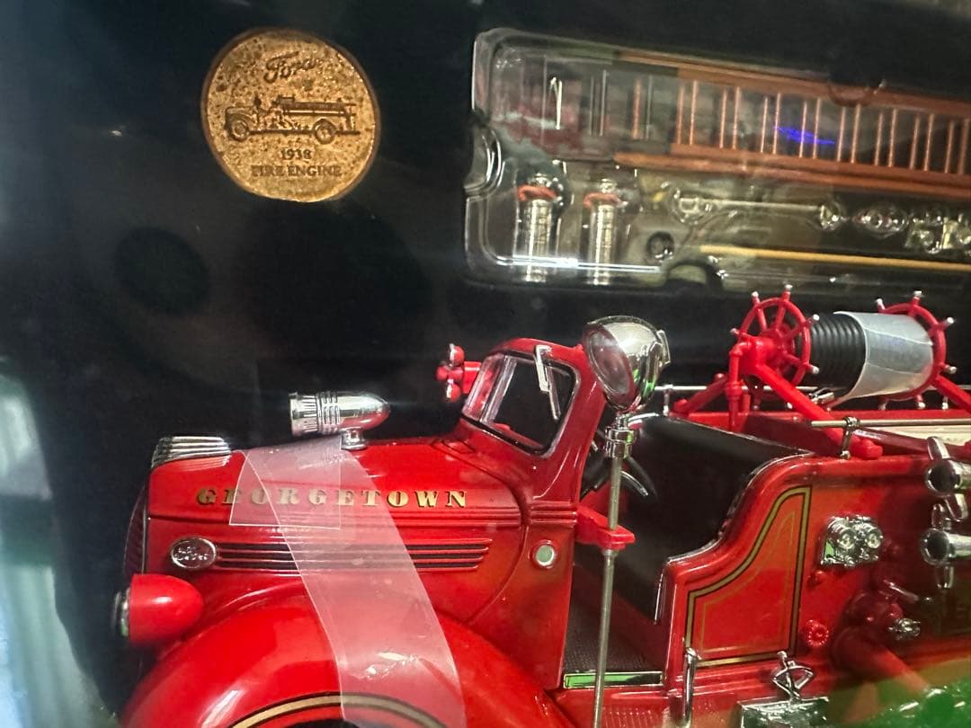 未開封　signature 1/24サイズ　1938フォード　消防車&消防士