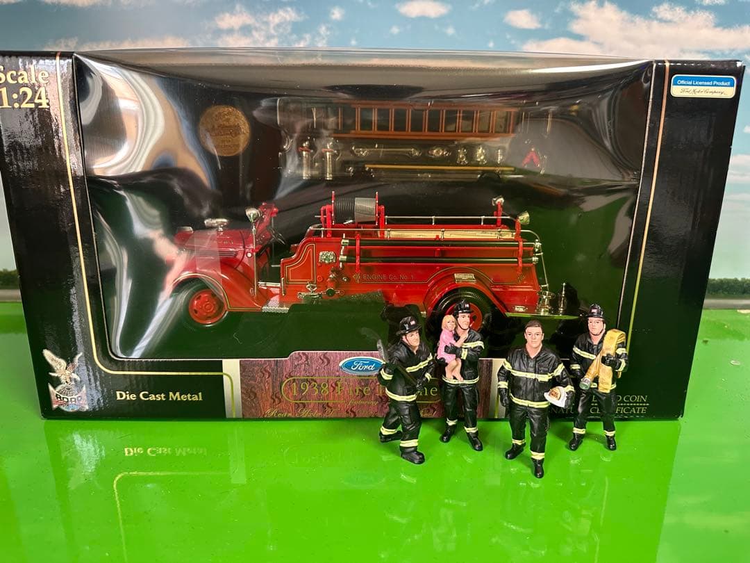 未開封　signature 1/24サイズ　1938フォード　消防車&消防士