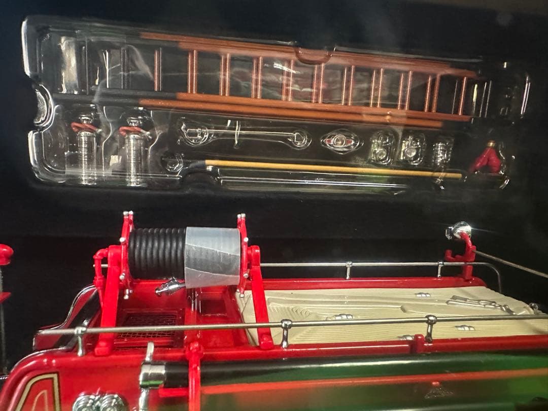 未開封　signature 1/24サイズ　1938フォード　消防車&消防士