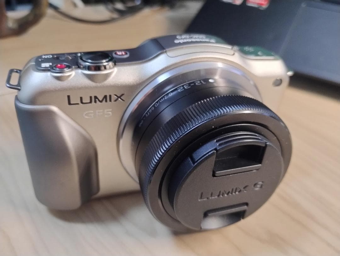 Panasonic DMC-GF5 ミラーレス一眼＋バッテリー2個　※レンズ別売