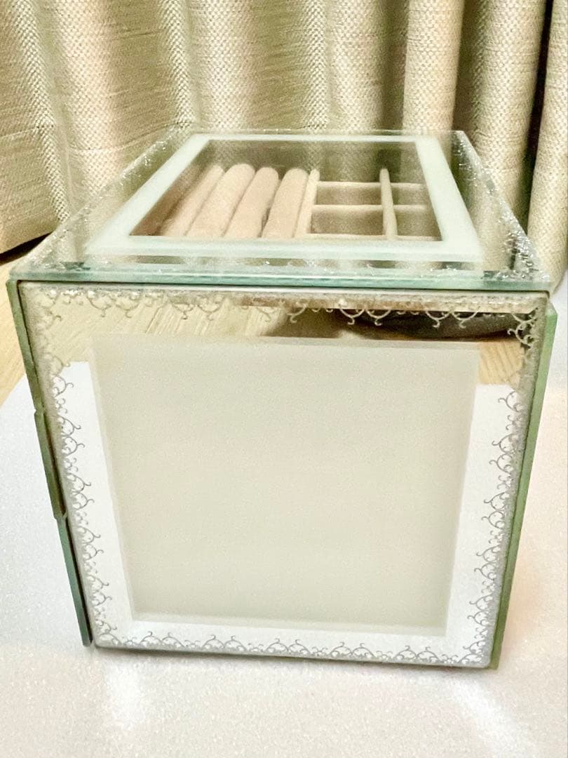 ◾︎レイジースーザン ガラス製 ジュエリーボックス アラベスク NM