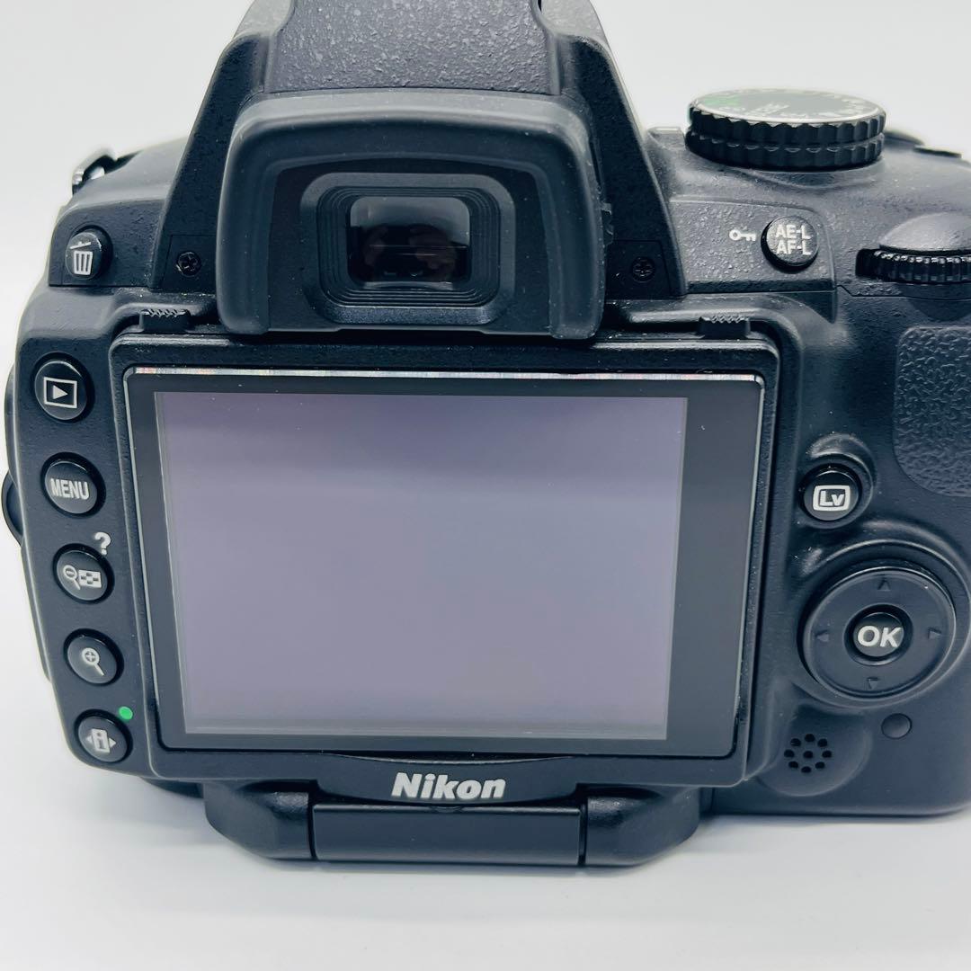 美品　Nikon D5000 ボディ　31386ショット　バッテリー2個付き