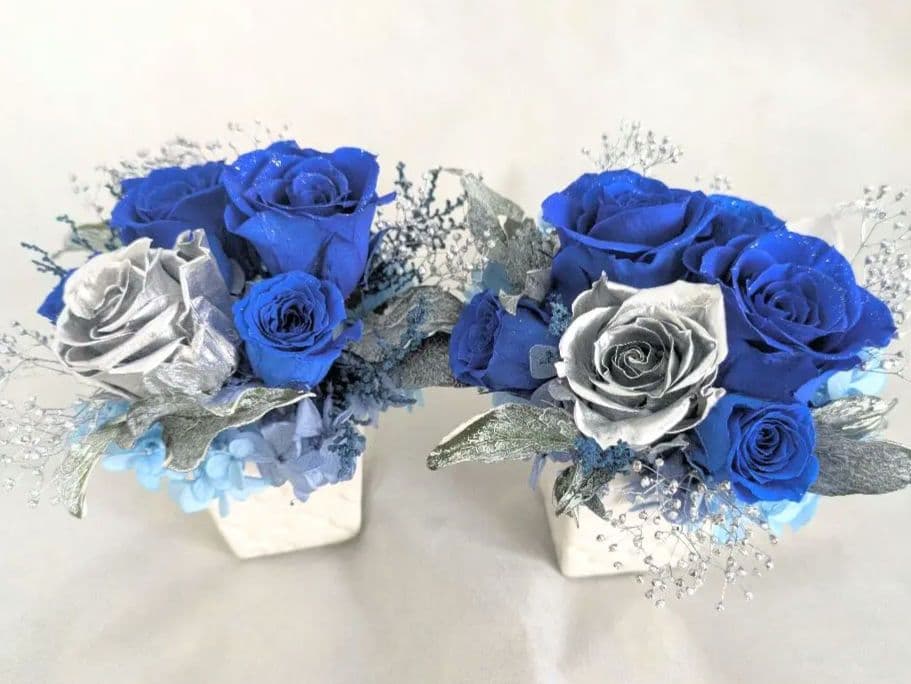 プリザーブドフラワー青い薔薇とシルバーのローズの魔法の枯れないお花1個／送料込み