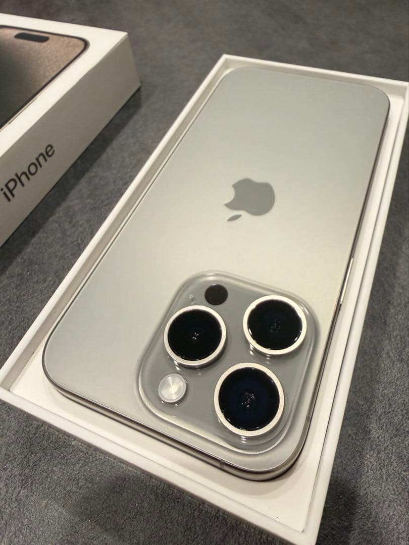 【美品】Apple iPhone 15 Pro 本体