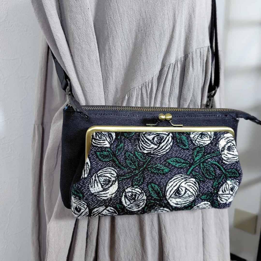 ミナペルホネン/rosyロージィーネイビー/がま口お財布ポシェットmina-